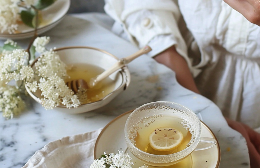 elderflower-tea-hot